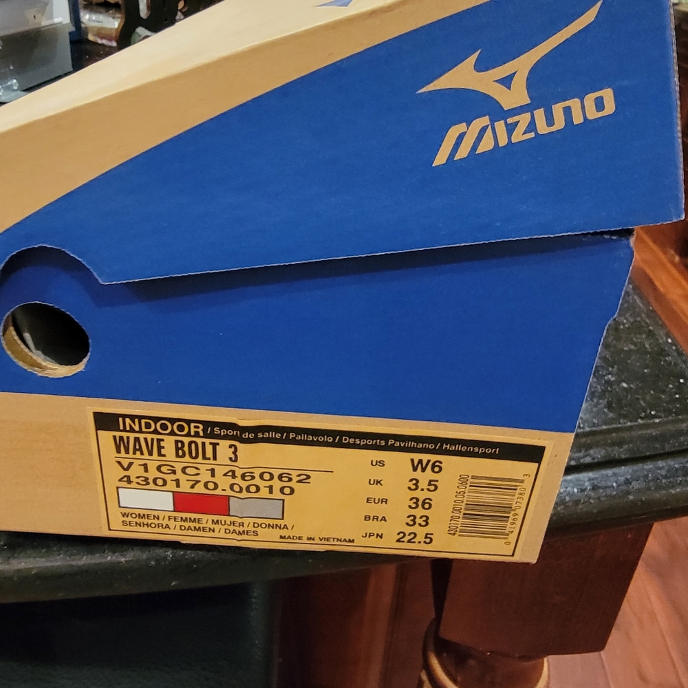 Mizuno shoes, bundle for @edithtbarreda